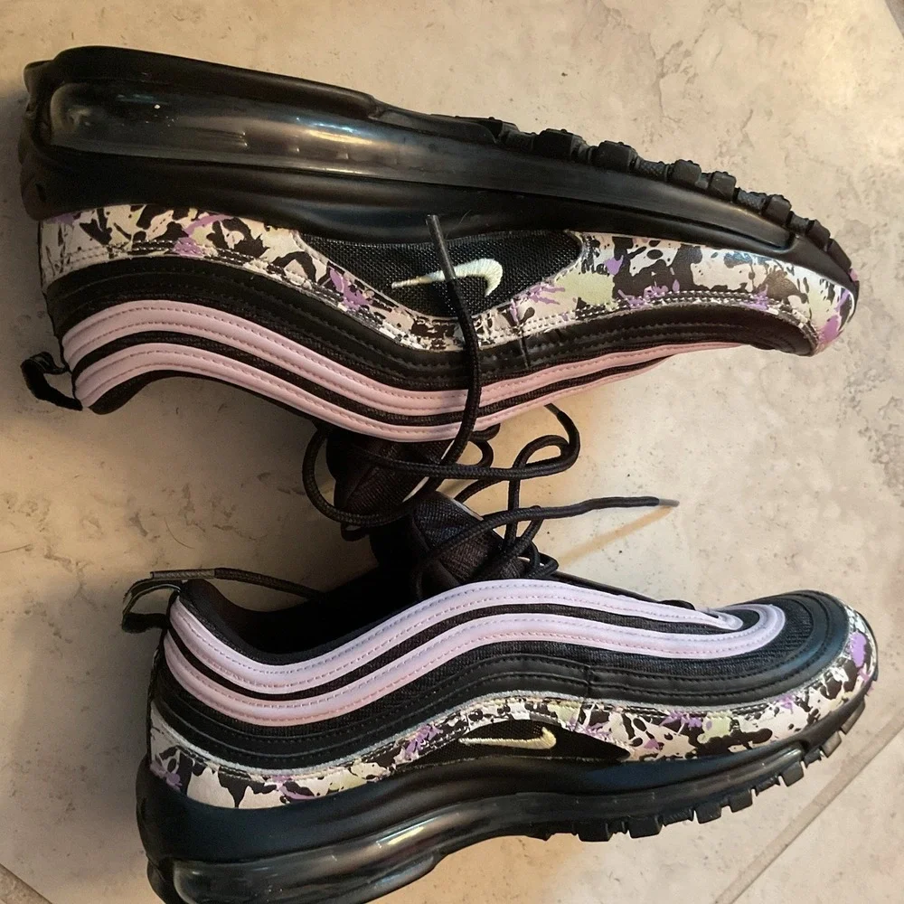 UEC 9.5 Nike Air Max 97 Black And Purple Splatter Sail Barely Volt Sneakers